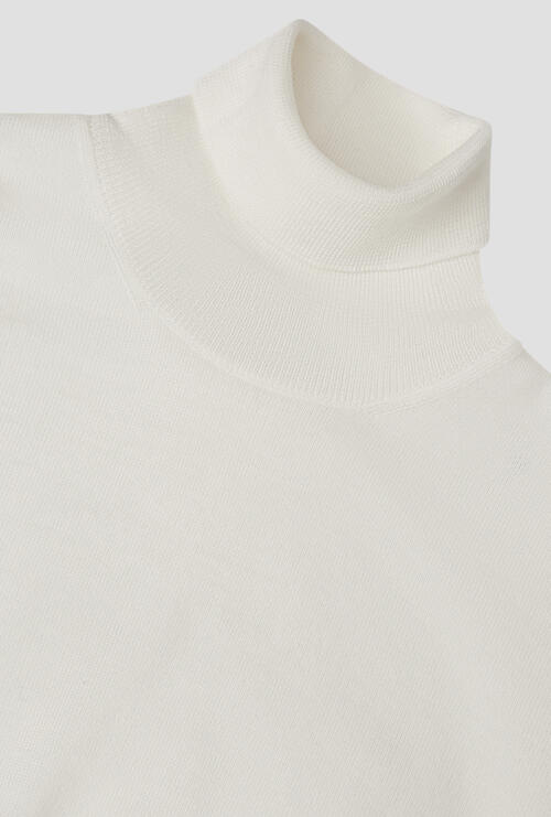 Dolcevita in lana pettinata Bianco