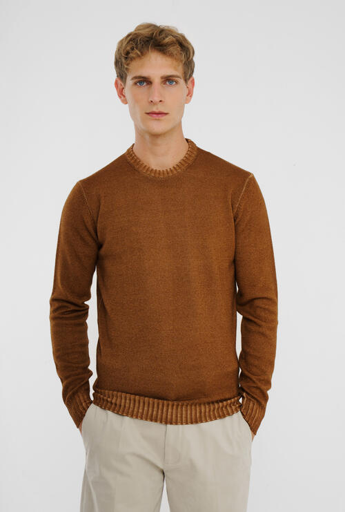 Girocollo tinto in capo in lana Terra